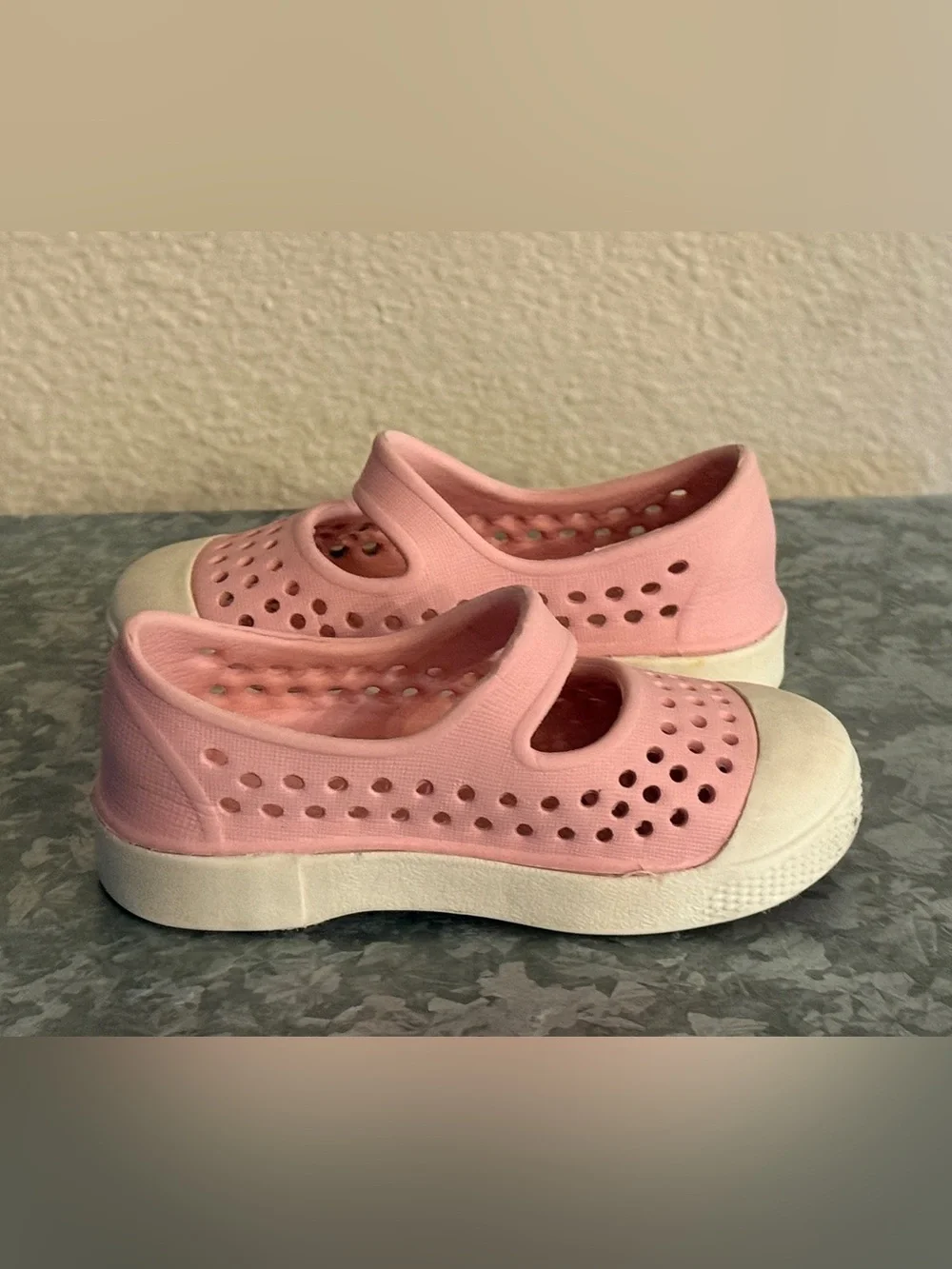 Kids Old Navy Pink Slip-On Mary Jane Shoes, Size 5